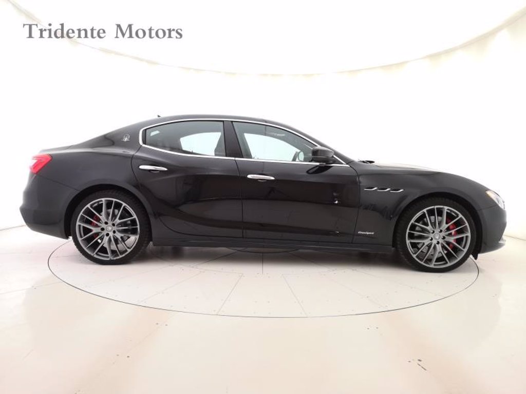 MASERATI Ghibli 3.0 v6 bt gransport nerissimo q4 430cv auto my18