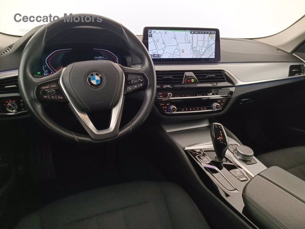 BMW 520d touring mhev 48v business auto