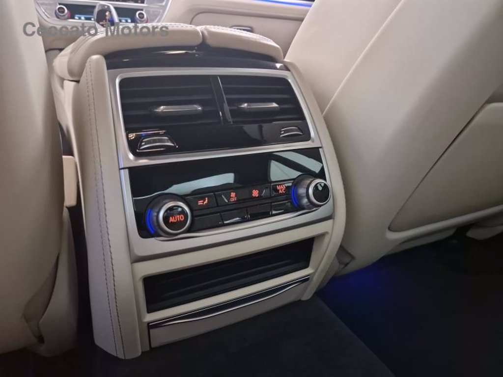 BMW 730d mhev 48v xdrive auto