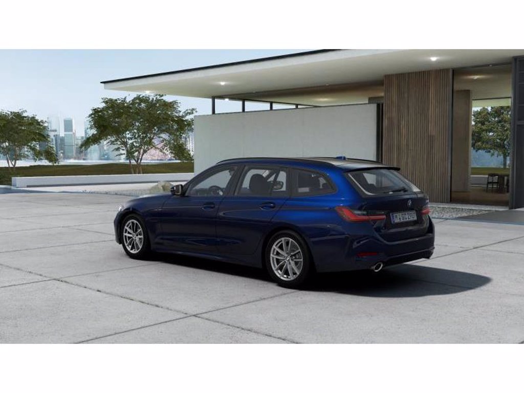 BMW 330e touring auto